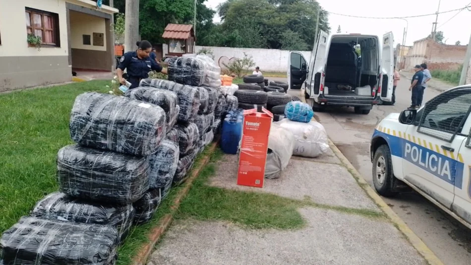 La Policía secuestro de mercadería ilegal en El Galpón por 55 millones de pesos