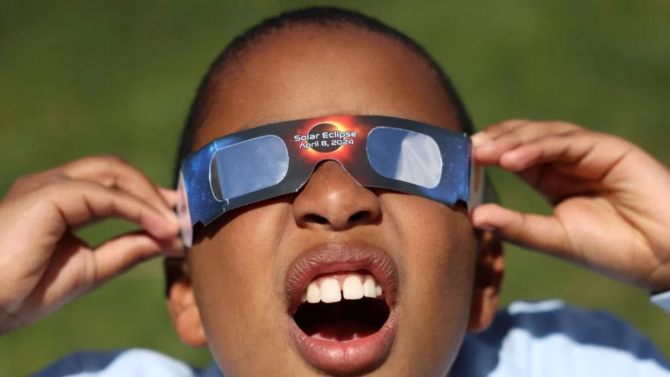 Las fotos de cómo se vivió el impresionante eclipse solar en el hemisferio norte