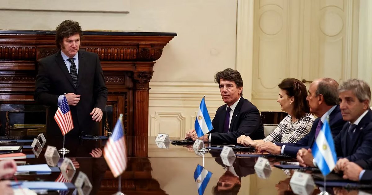 El Gobierno presentó el nuevo borrador de la Ley Ómnibus y el paquete ...