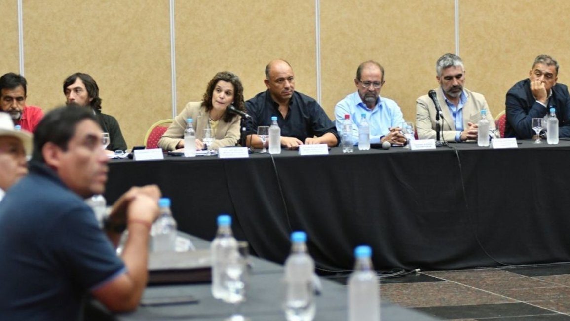 No hubo oferta salarial y descartan despidos de los estatales de la provincia