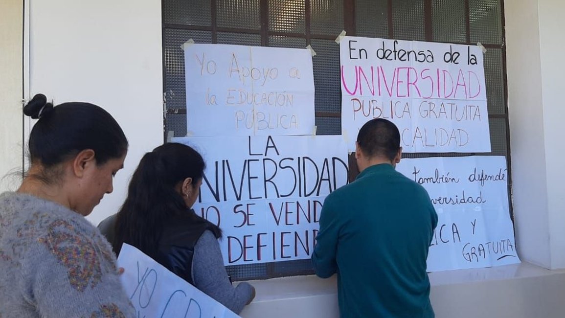 Abrazo simbólico contra el desfinanciamiento en la sede regional de la UNSa en Metán