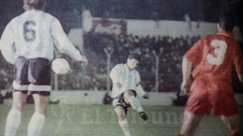 Jueguitos con una naranja y su último gol en el país: Maradona eterno, a 30 años de Argentina-Marruecos en Gimnasia y Tiro
