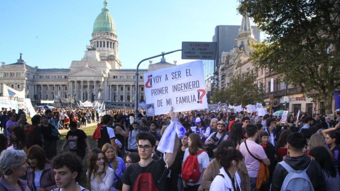 Marcha por la Universidad Pública: "No estamos dispuestos a resignar nuestro futuro"