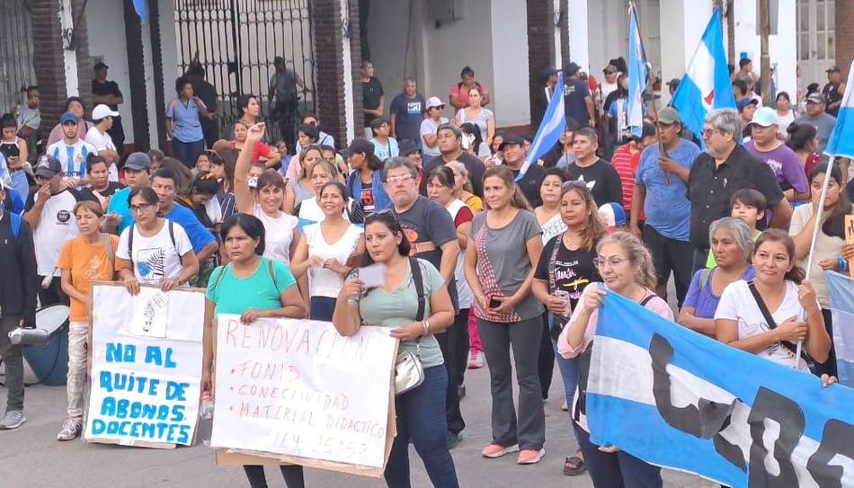 Masiva marcha universitaria en Jujuy en defensa de la educación pública