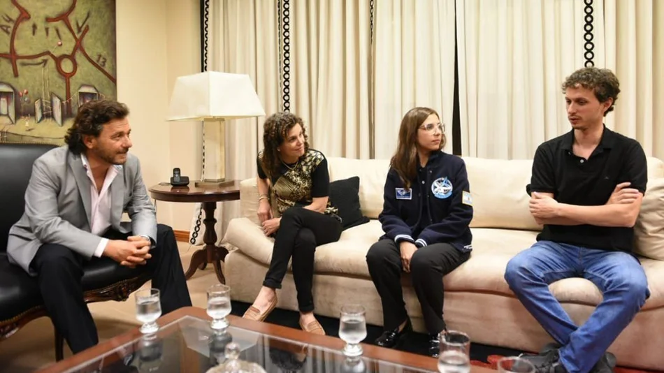Sáenz recibió a Noel de Castro, la salteña que estudia en la NASA y quiere ser astronauta