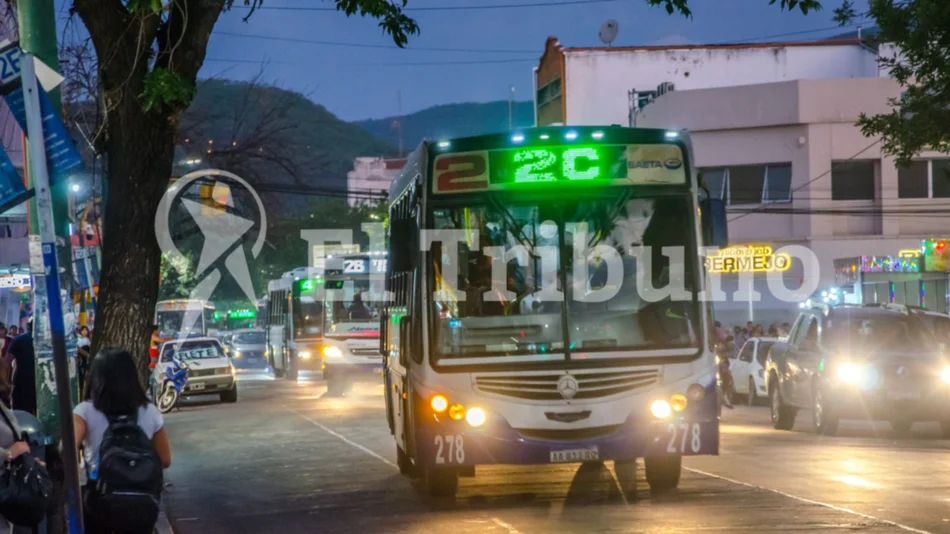 Las concesionarias de colectivos no supenderán el servicio nocturno