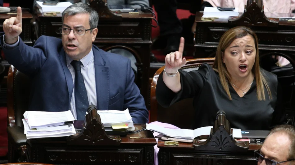  Con Francos y Karina Milei en un palco, el Gobierno presiona y "cuida" sus votos