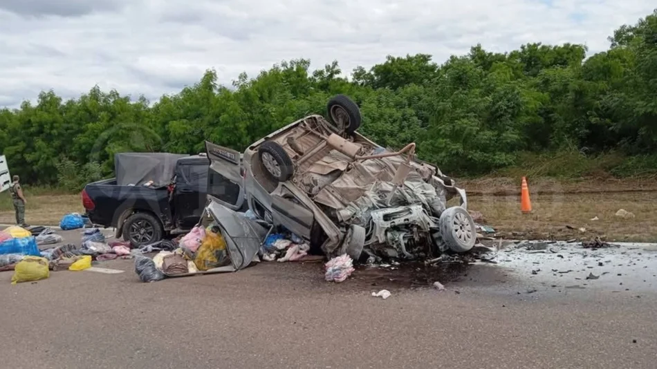 Grave accidente en el norte con víctima fatal: quiso evadir un control y se llevó por delante una camioneta de Gendarmería