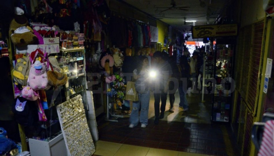 Corte de luz masivo en Salta: de a poco comienza a restablecerse el servicio de energía en la Provincia - Corte de luz masivo en Salta: de a poco comienza a restablecerse el servicio de energía en la Provincia
