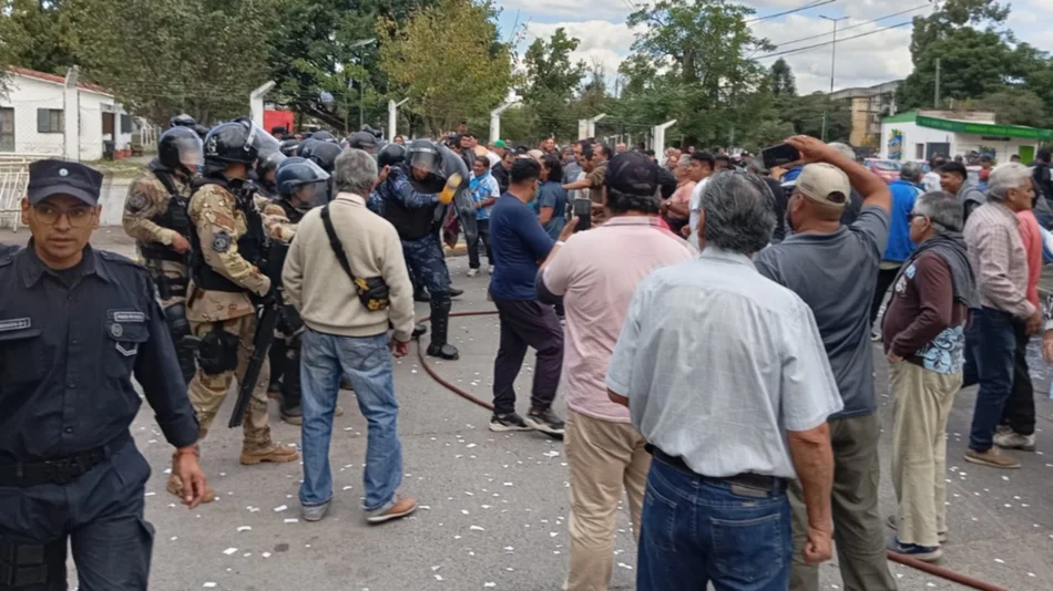 Tensión y caos frente al Concejo Deliberante: taxistas protestaron por la legalización de Uber y DiDi en Salta