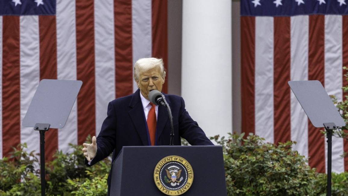 Trump recula en la guerra arancelaria y da una tregua, menos para China