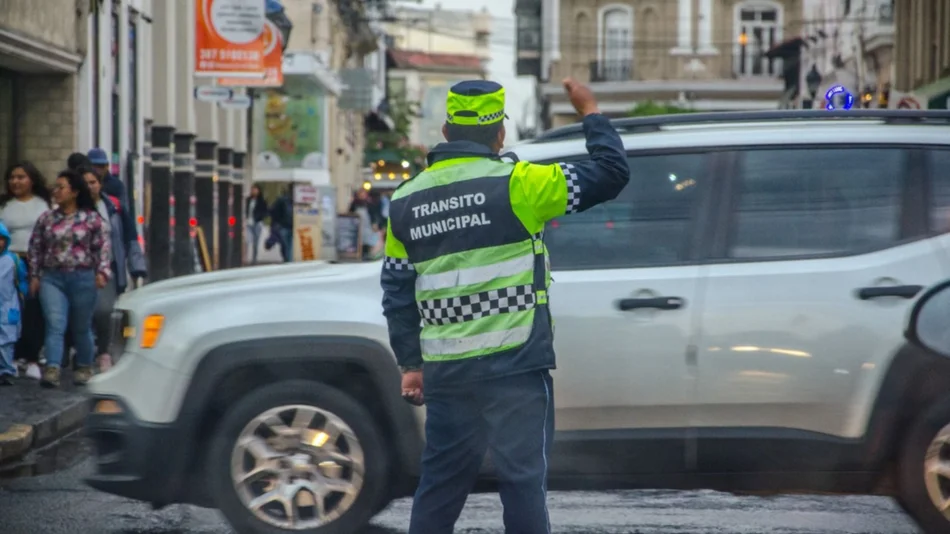 Empleado cobraba para "agilizar trámites"