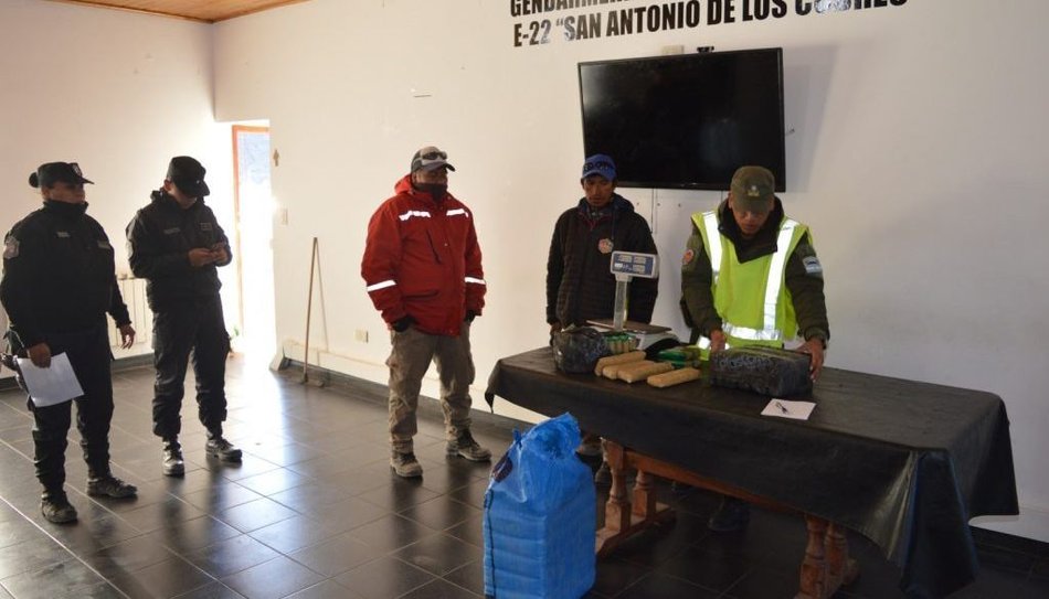 Secuestran más de 150 kilos de hojas de coca en Campo Quijano