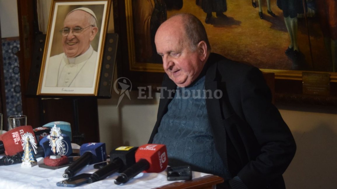 El arzobispo Cargnello decretó asueto escolar para colegios católicos y convocó a misas tras la muerte del Papa Francisco