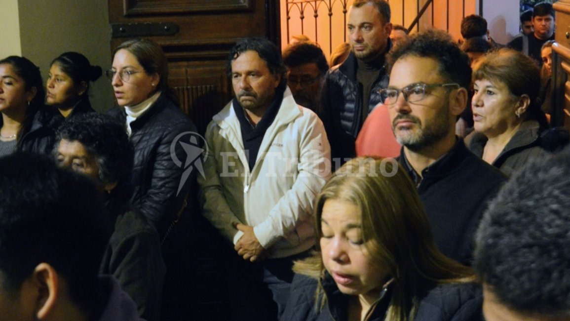 VIDEOS. Misa por la muerte del papa Francisco: el gobernador Sáenz y el intendente Durand, entre los presentes