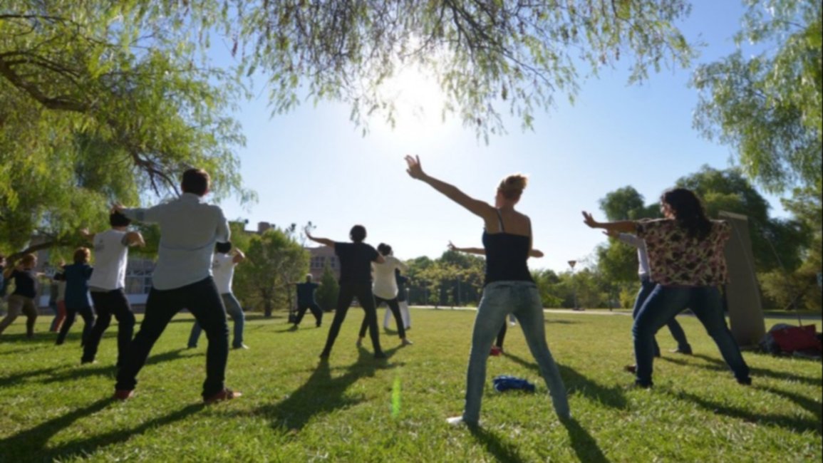 En el día Intenacional del Tai Chi Chuan, los parques urbanos se suman a la practica