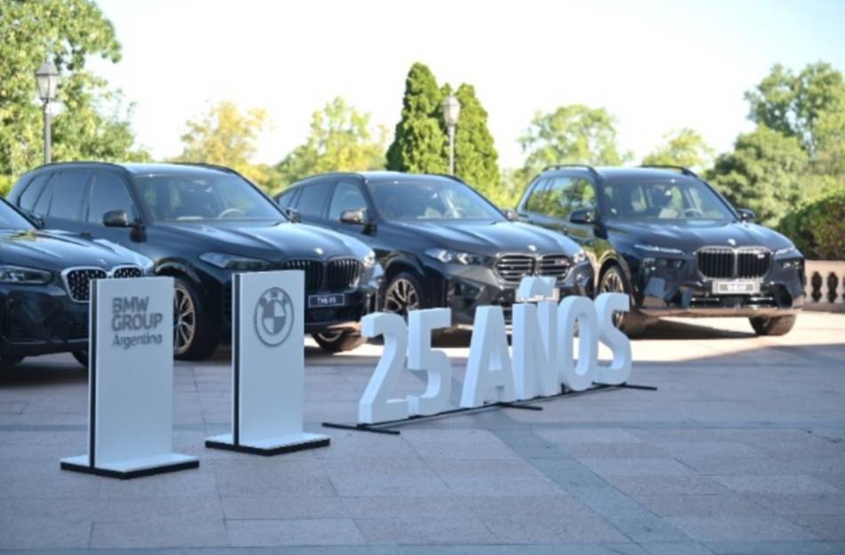 En el año de su 25° aniversario, BMW Group Argentina lanzó los nuevos BMW Serie 1 y BMW X3 en un elegante atardecer en Pilar- En el año de su 25° aniversario, BMW Group Argentina lanzó los nuevos BMW Serie 1 y BMW X3 en un elegante atardecer en Pilar