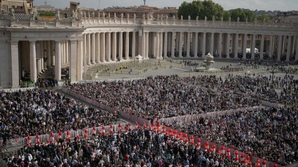 Comenzaron los Novendiales: ¿qué sucede en cada uno de los nueve días de duelo por el Papa Francisco?