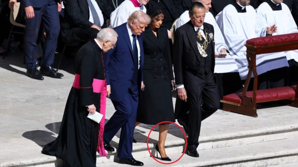 Polémica en el funeral del papa Francisco por la vestimenta de Melania Trump y la de su esposo