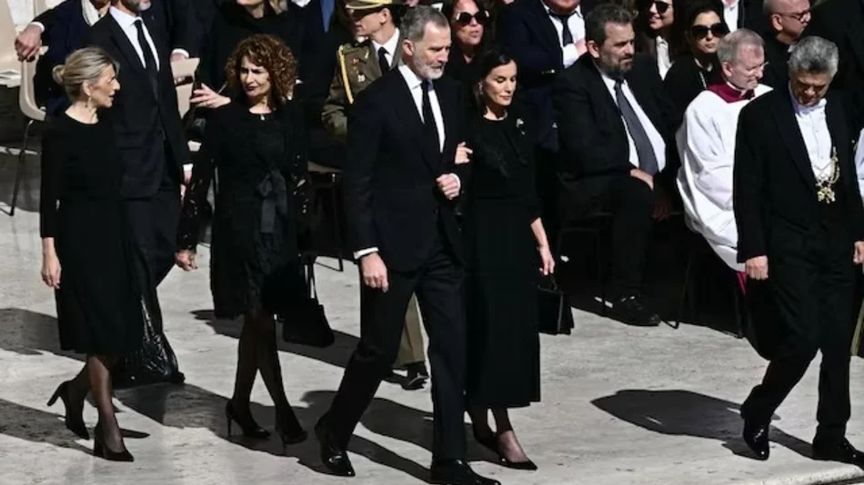 El estricto vestuario de la reina Letizia en el funeral del papa Francisco