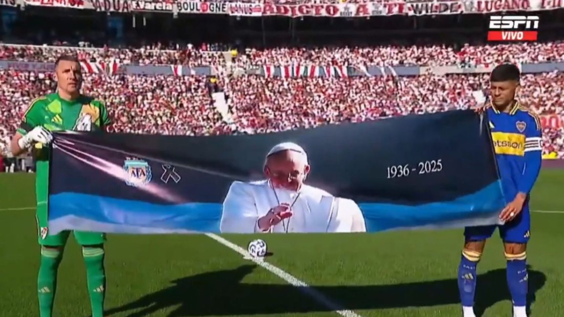 Así fue el emotivo homenaje al papa Francisco en la previa del Superclásico