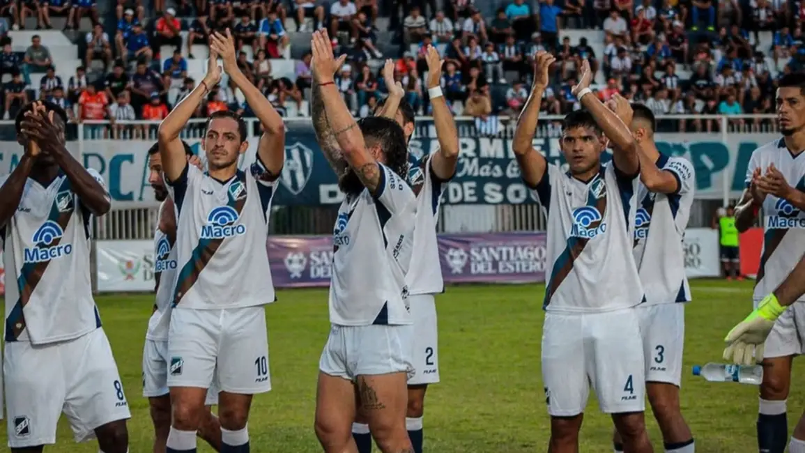 Juventud empató con Sarmiento en La Banda y consiguió la punta en soledad en el Federal A