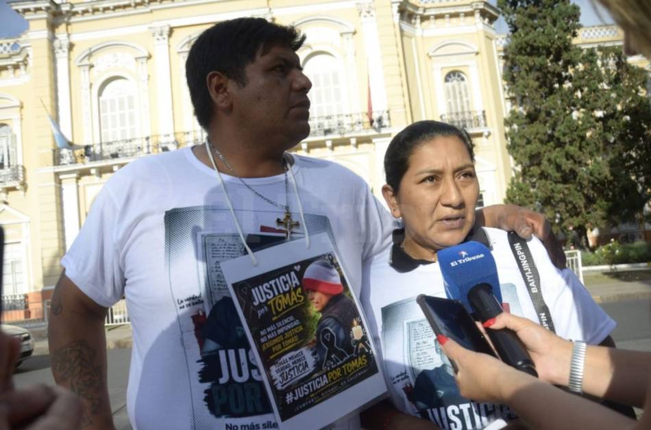 Los padres de Tomás fueron recibidos por legisladores y exigieron renuncias en La Merced