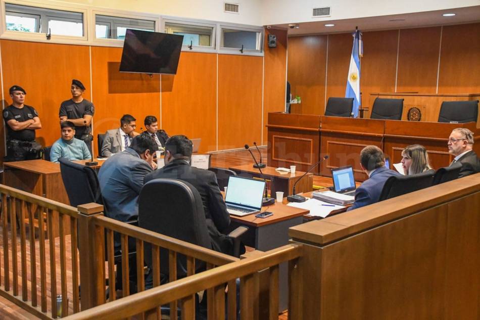 Avenida Paraguay: testigos confirman que el conductor huyó corriendo tras el siniestro