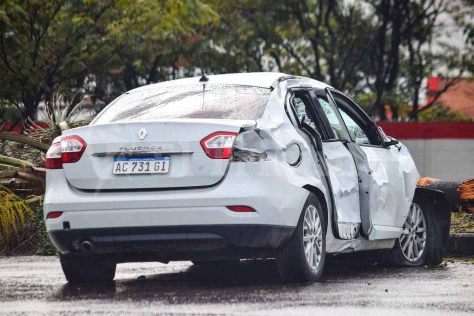 Avenida Paraguay: testigos confirman que el conductor huyó corriendo tras el siniestro