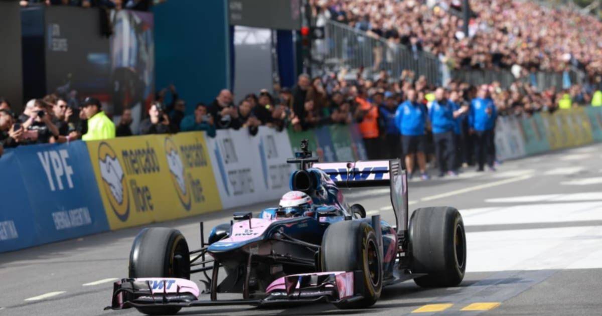 Colapinto desata la locura: multitudes y familias coparon Palermo y disfrutan del Road Show