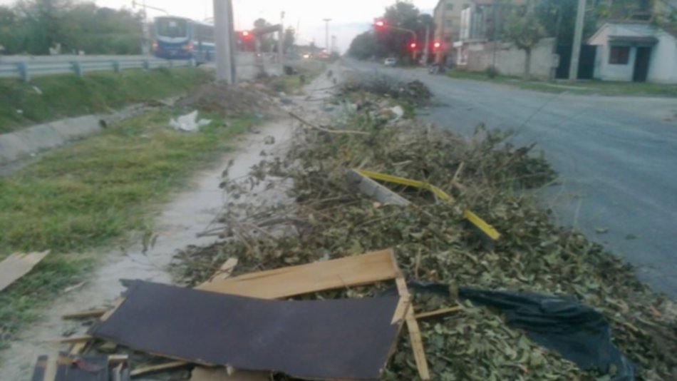 La ciclovía de barrio Limache, convertida en basural | WhatsApp El Tribuno 387-4749361