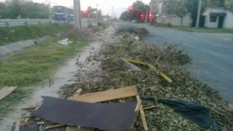 La ciclovía de barrio Limache, convertida en basural | WhatsApp El Tribuno 387-4749361
