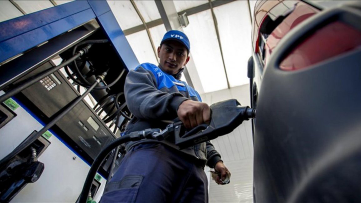 Para llenar el tanque de súper habrá que pagar más de $850