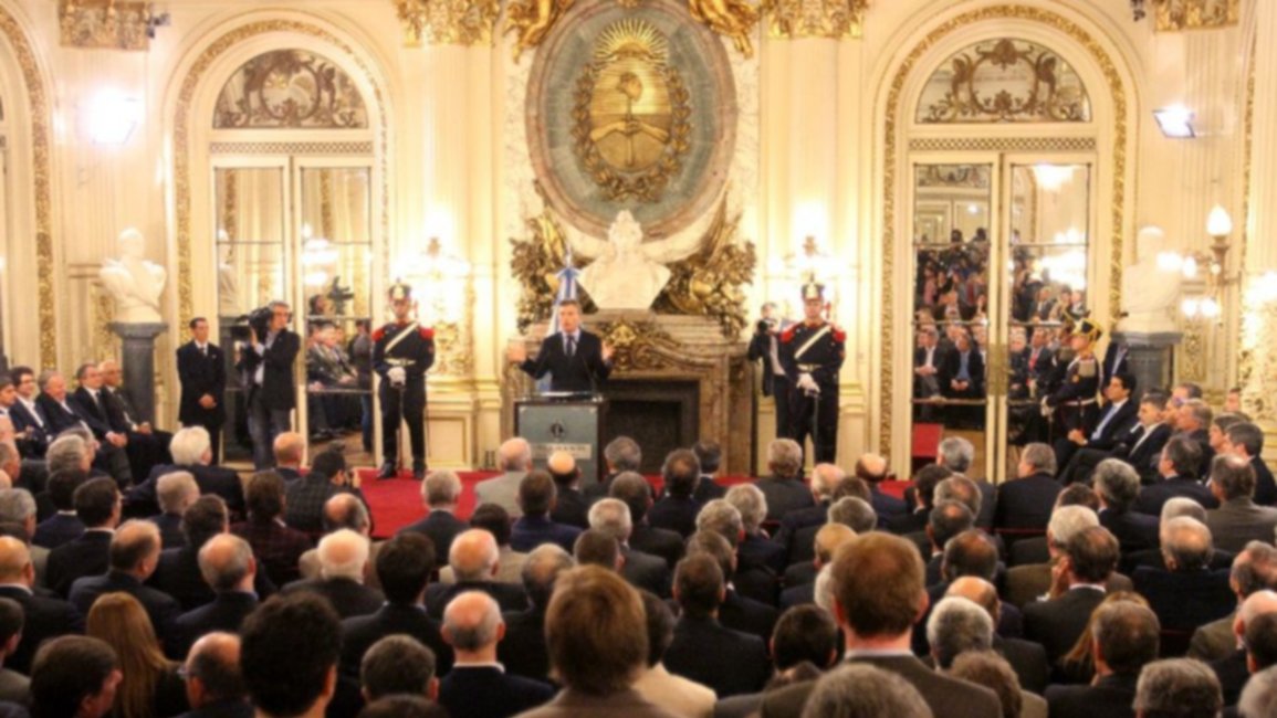 El Gobierno convocó para el jueves al Consejo del Salario y se espera que el sueldo mínimo suba 30%
