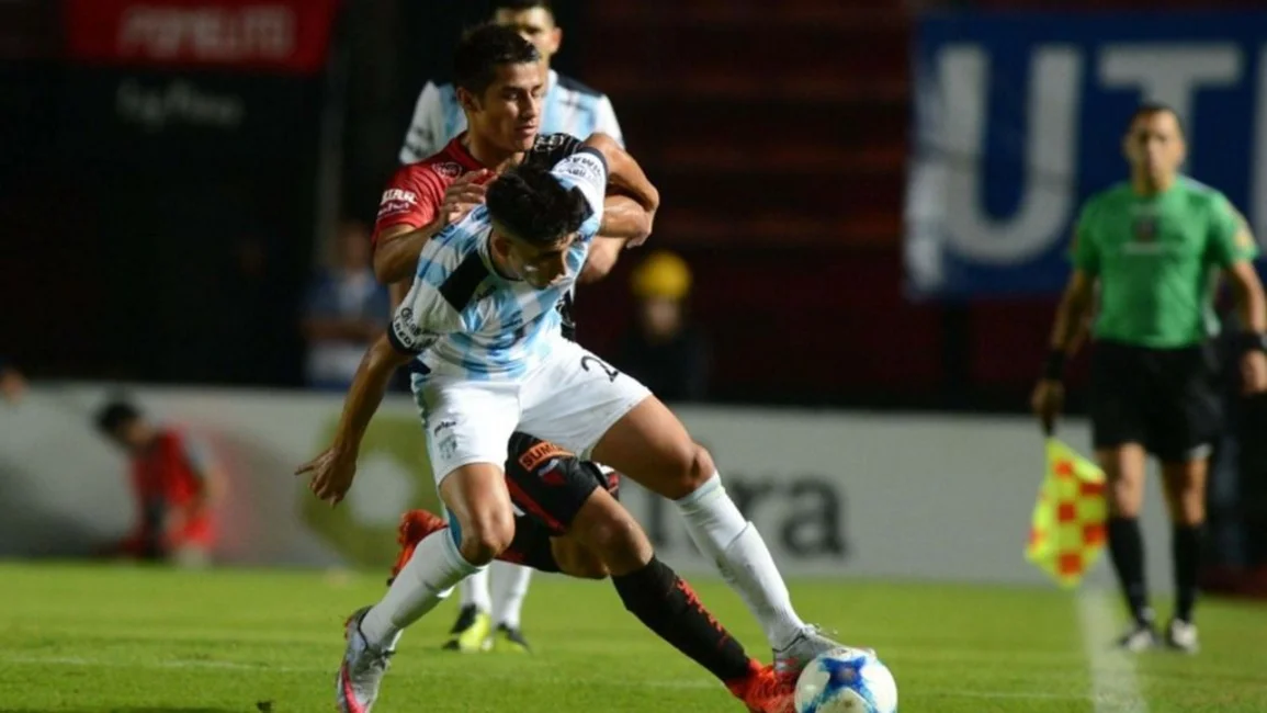 Colón empató 2-2 con el decano y desperdició una chance de acercarse a la punta  
