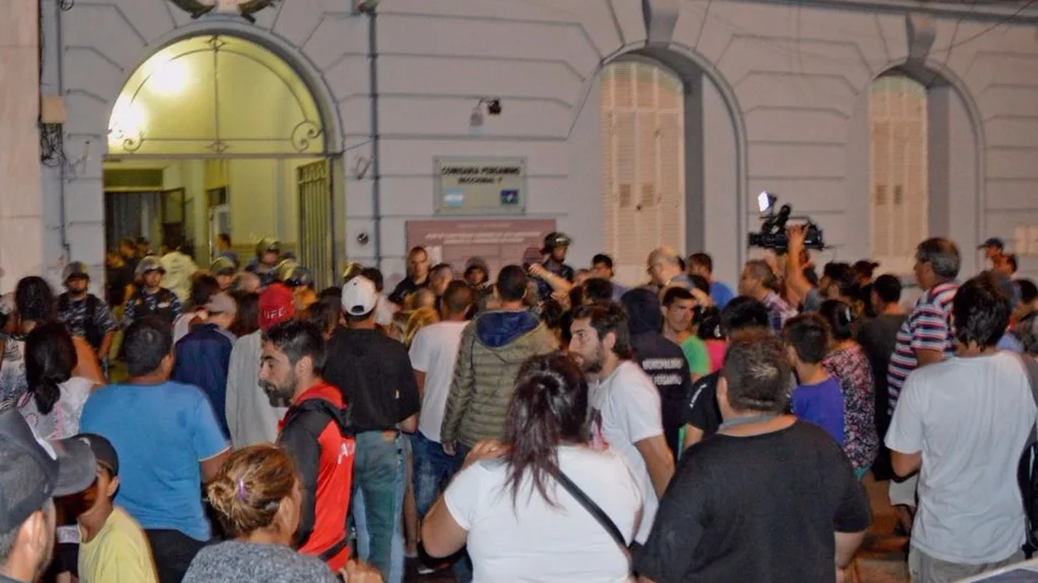 Procesaron con prisión preventiva a 5 policías por la muerte de 7 detenidos en Pergamino