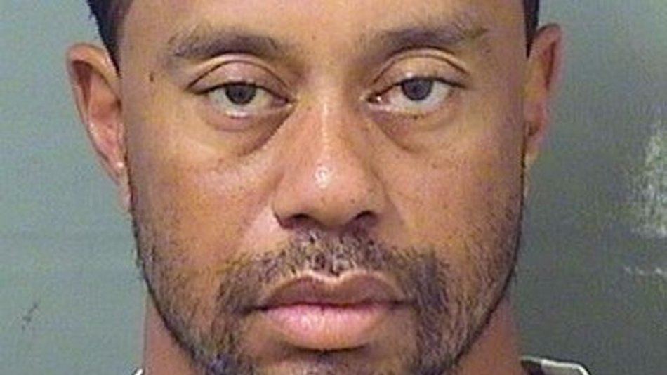 Arrestaron al multicampeón Tiger Woods por conducir “con poca soda”