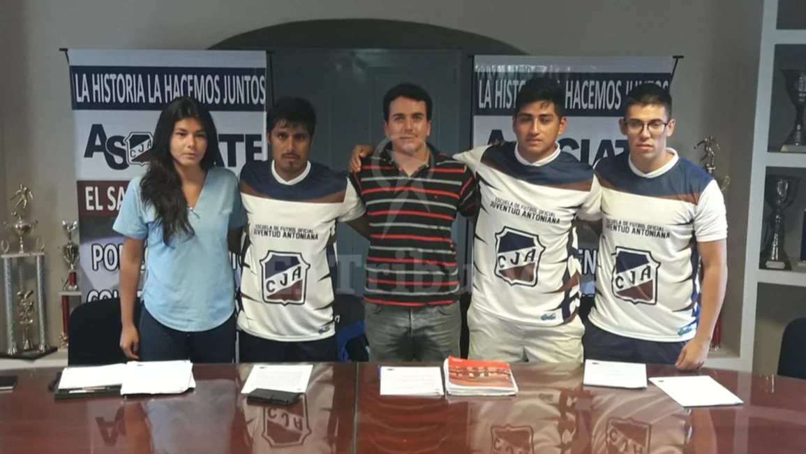 Se oficializó la escuela de fútbol de Juventud Antoniana