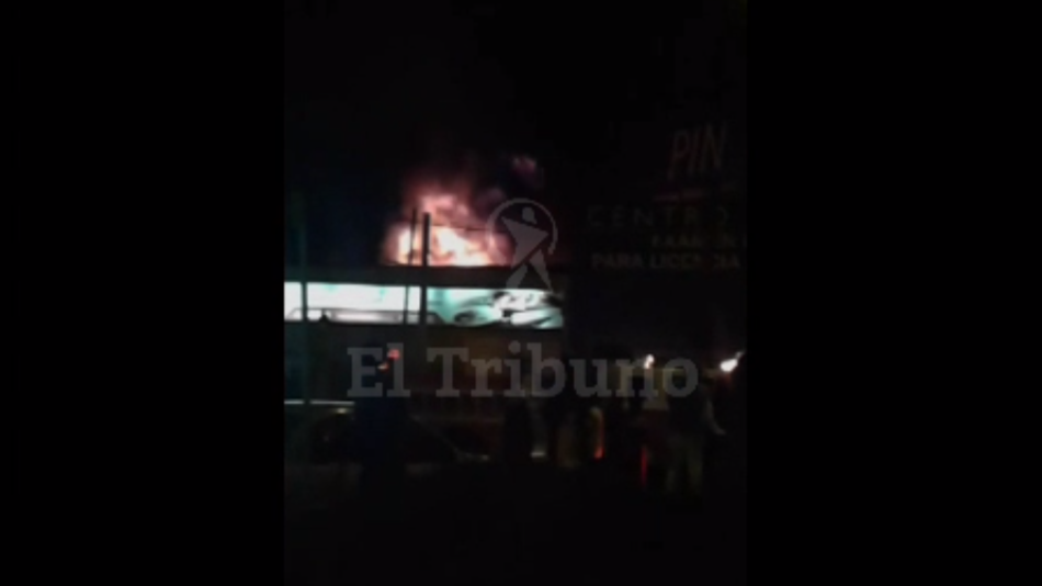VIDEO. Feroz incendio en el local de La Francisca en Av. Paraguay