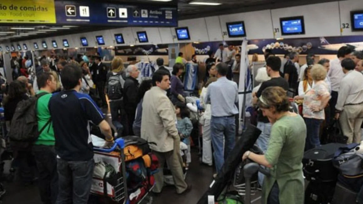 Cancelaciones y demoras en Ezeiza y Aeroparque por un conflicto gremial