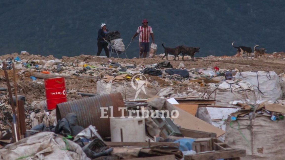 Encontraron un cuerpo semienterrado en el vertedero San Javier