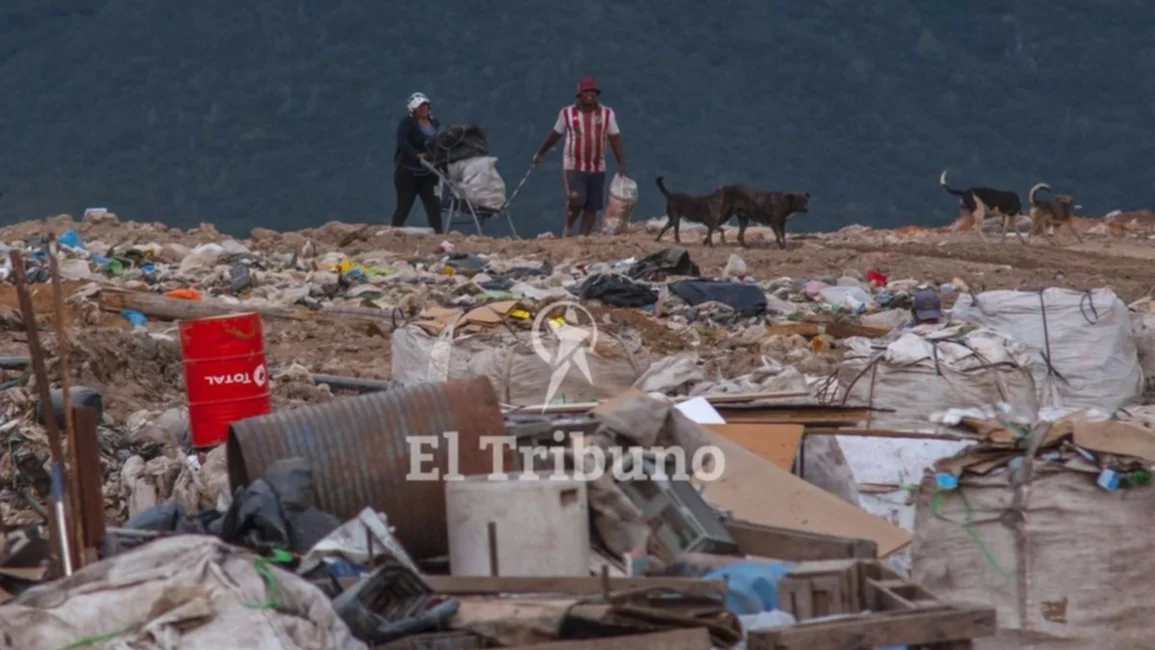 Encontraron un cuerpo semienterrado en el vertedero San Javier