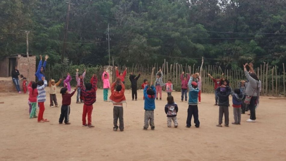Una escuela de idiomas originarios recibe a un centenar de niños: hoy necesitan terminar sus aulas