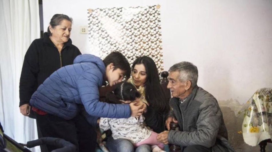 Adoptó a una beba abandonada a la que le daban un año de vida y ya cumplió cuatro