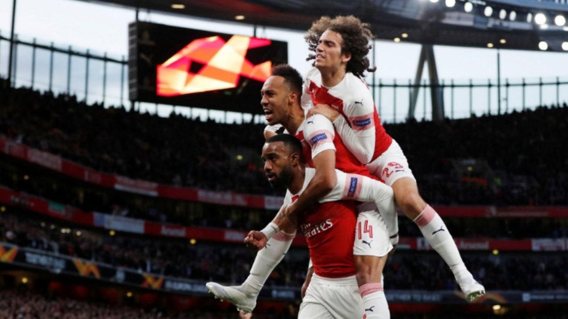 Arsenal derrotó a Valencia de Garay y Roncaglia