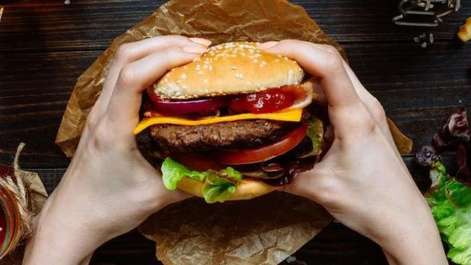 Descubren cómo funciona el mecanismo cerebral que lleva a ingerir alimentos por placer
