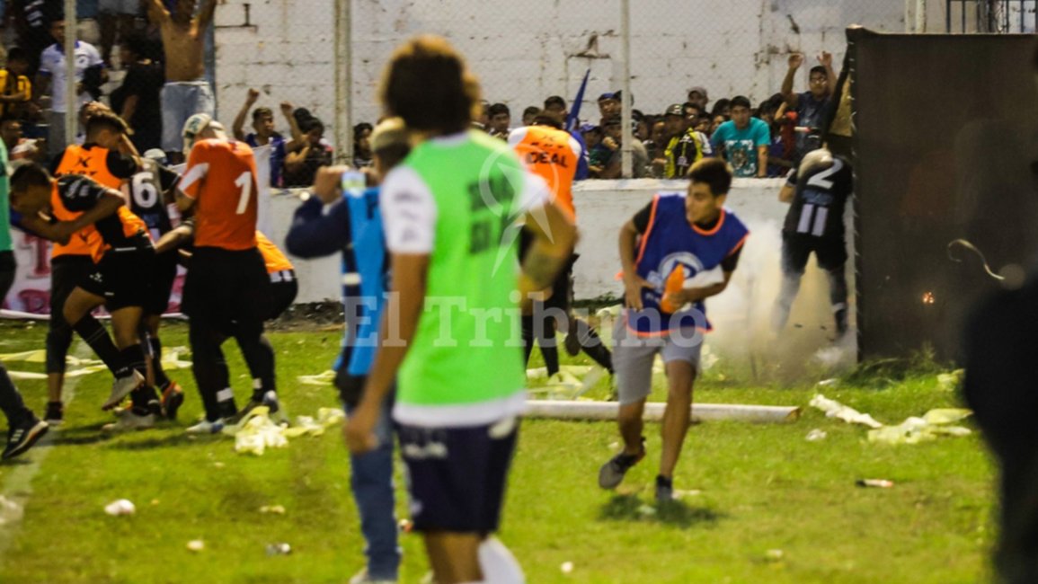 Video. Violencia en Perico: el momento en que jugadores y dirigentes de Central fueron agredidos