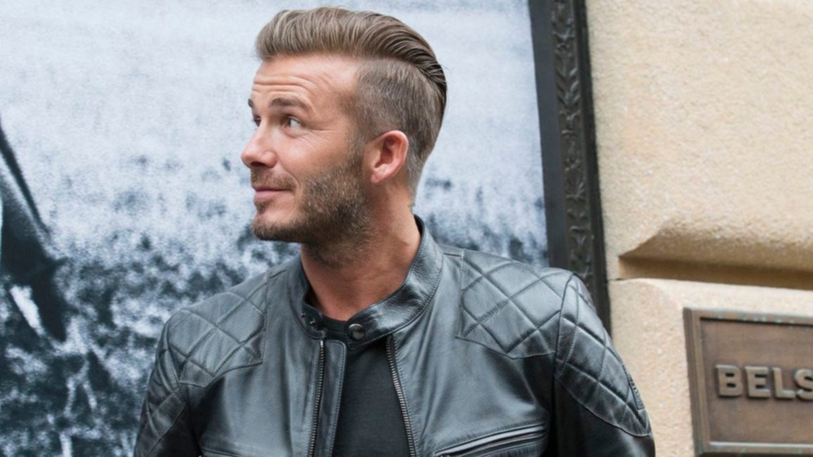 Beckham, sancionado por manejar con el celular en la mano