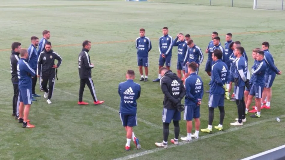 El Sub 20 partió a Benidorm, antes de jugar el Mundial