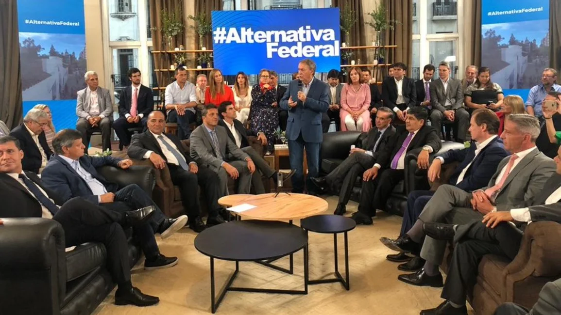 Juan Schiaretti convocó a una cumbre de presidenciables y dirigentes progresistas